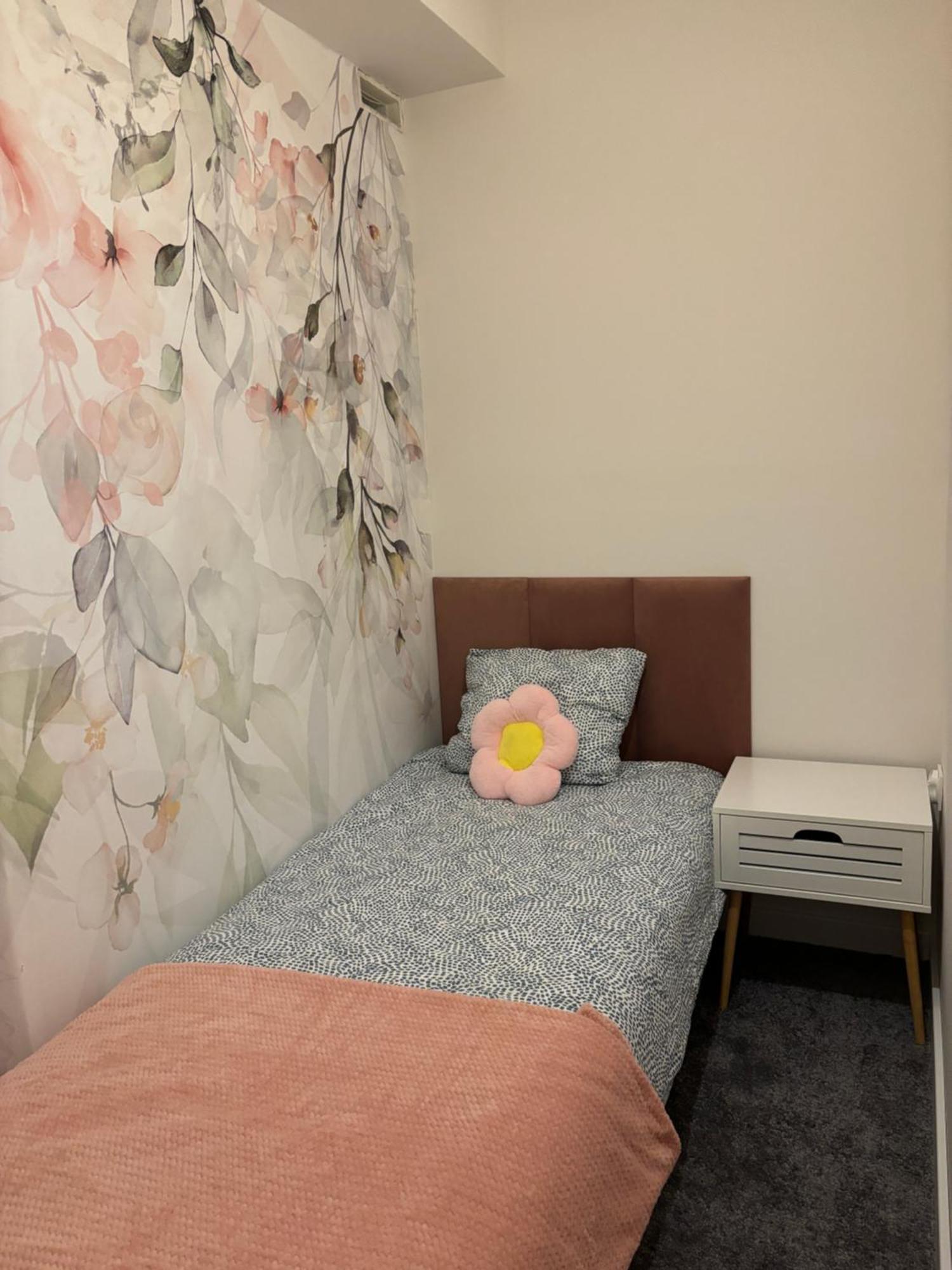 Capsulehotel Shespace Apartrooms *