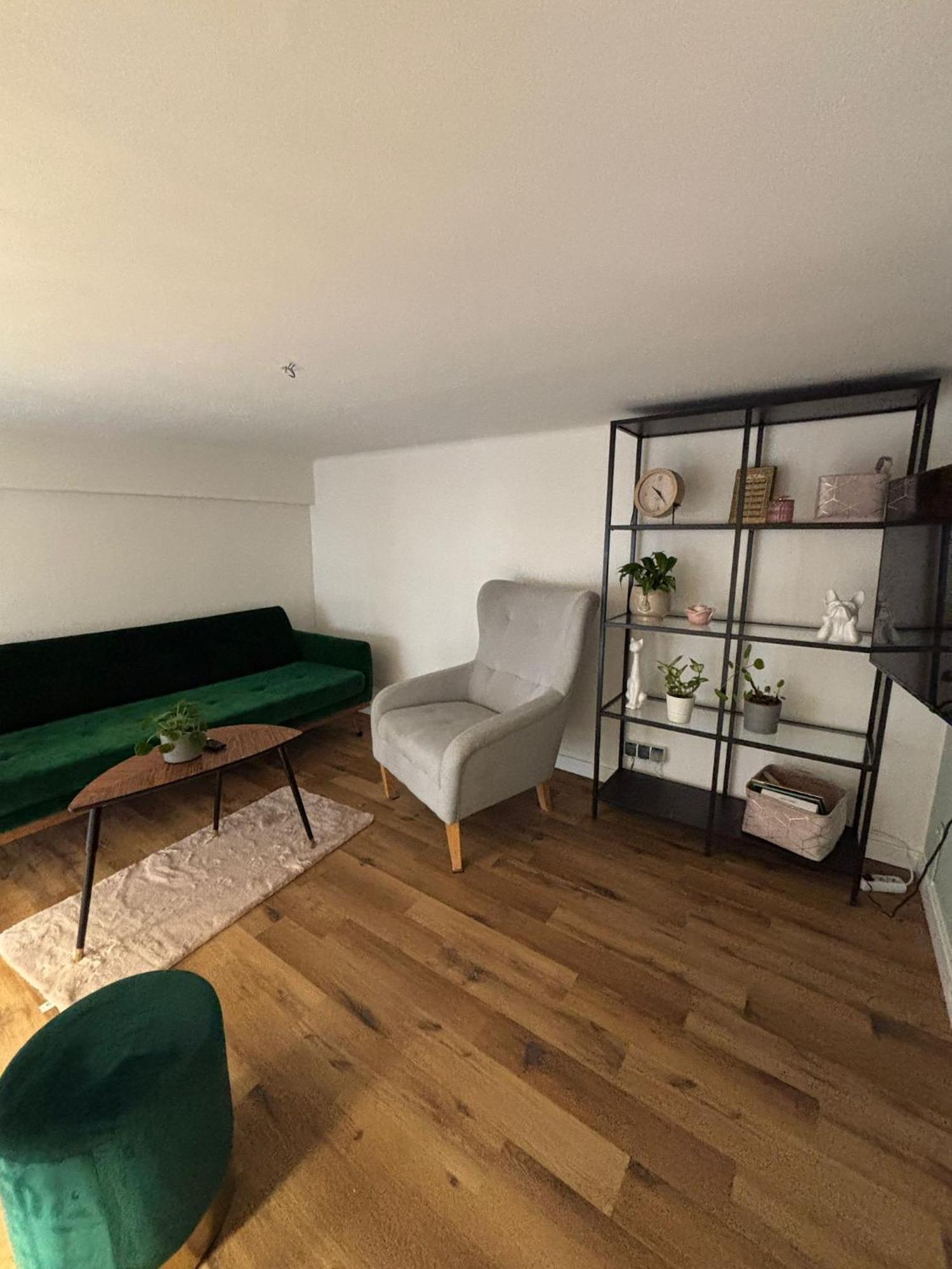 Capsulehotel Shespace Apartrooms *